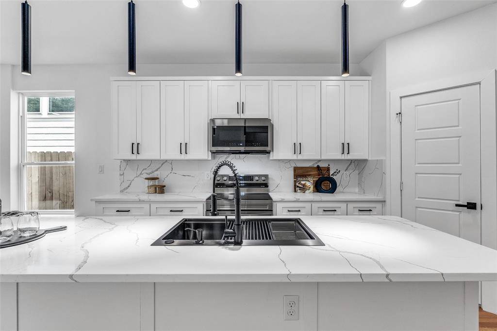 Dallas, TX 75215,2321 Budd Street