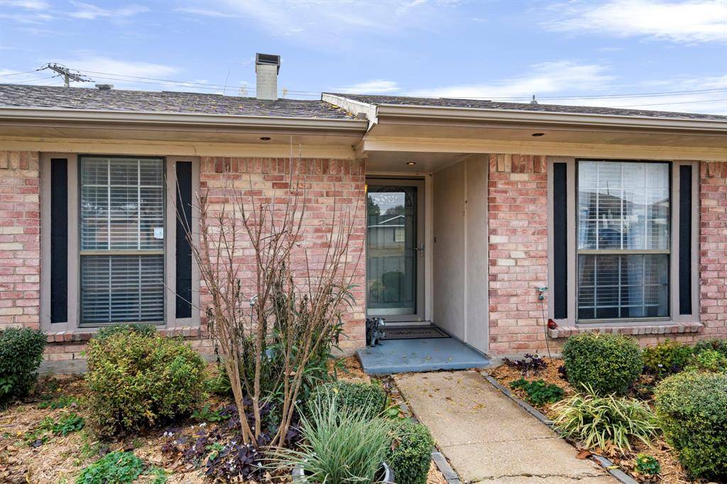 Dallas, TX 75237,2706 Meadow Bluff Lane
