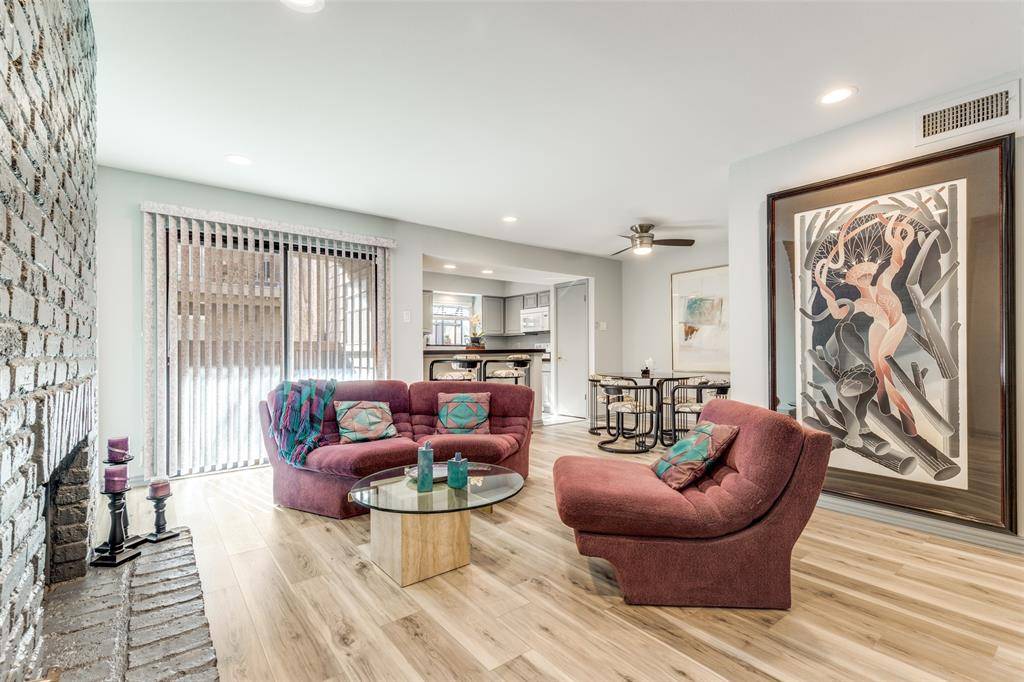 Dallas, TX 75248,15221 Berry Trail #405