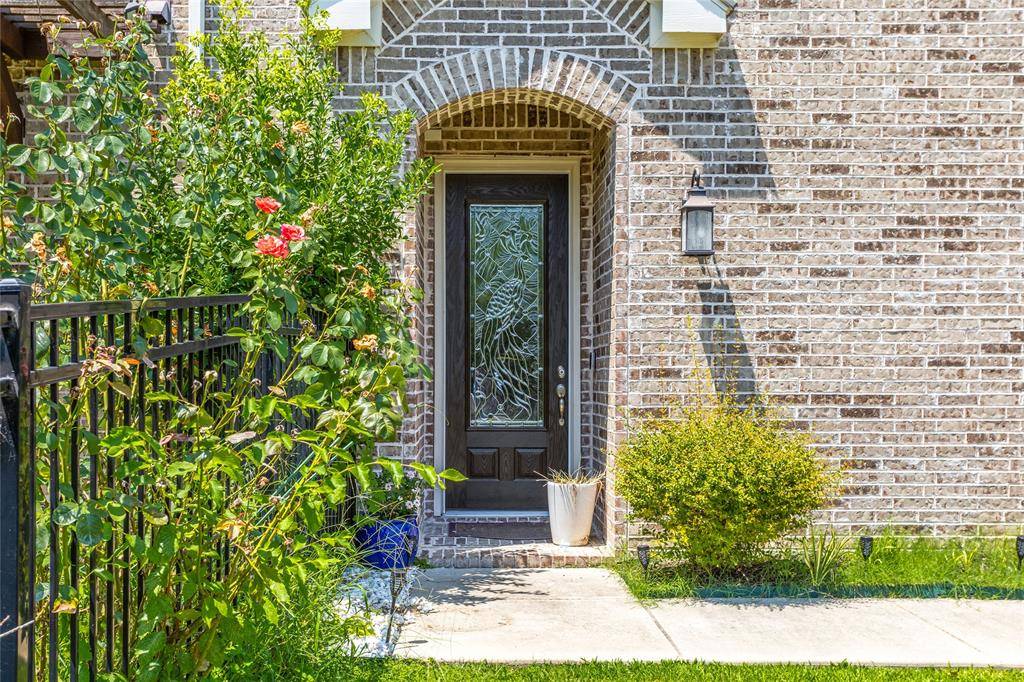 Irving, TX 75060,464 Renaissance Lane