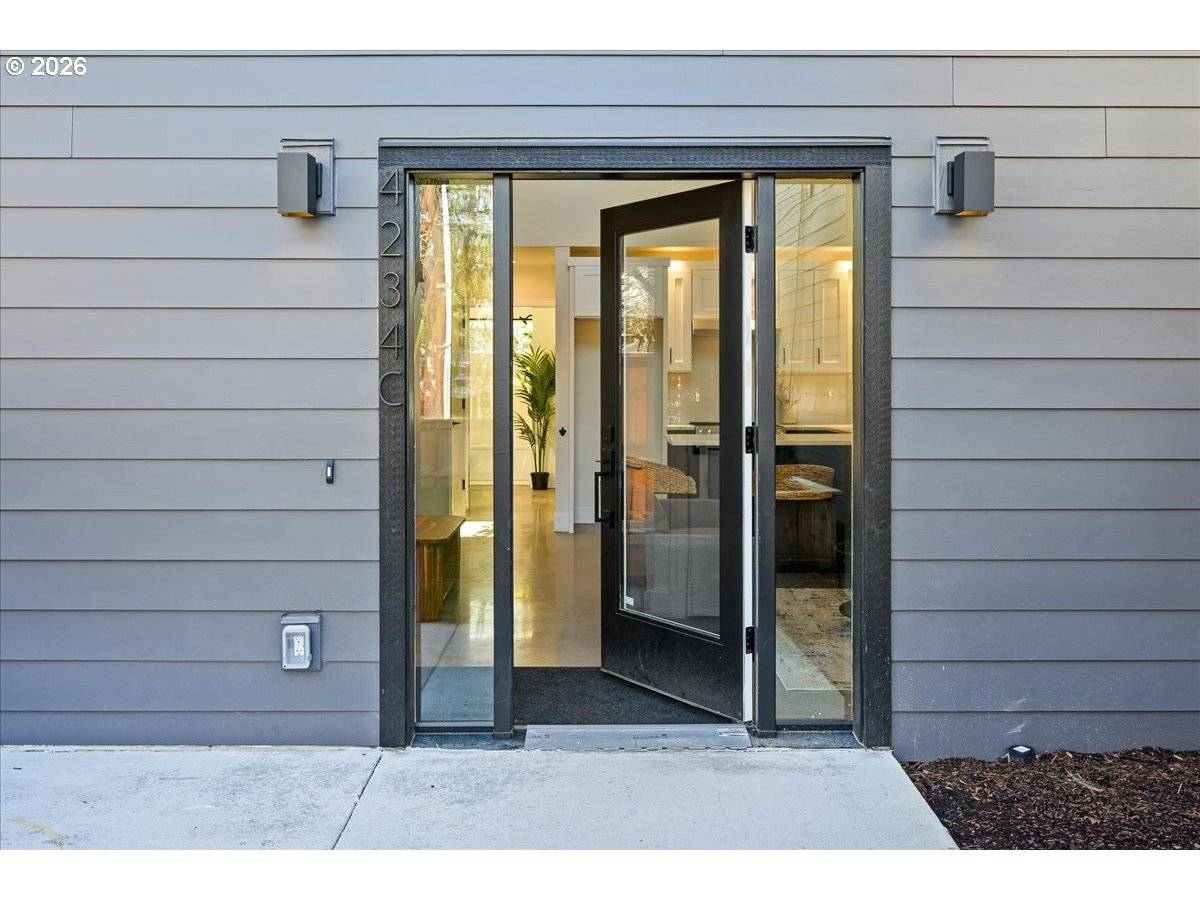 Portland, OR 97215,4234 SE YAMHILL ST #C