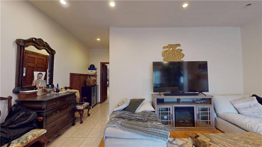 Brooklyn, NY 11214,8786 17th AVE