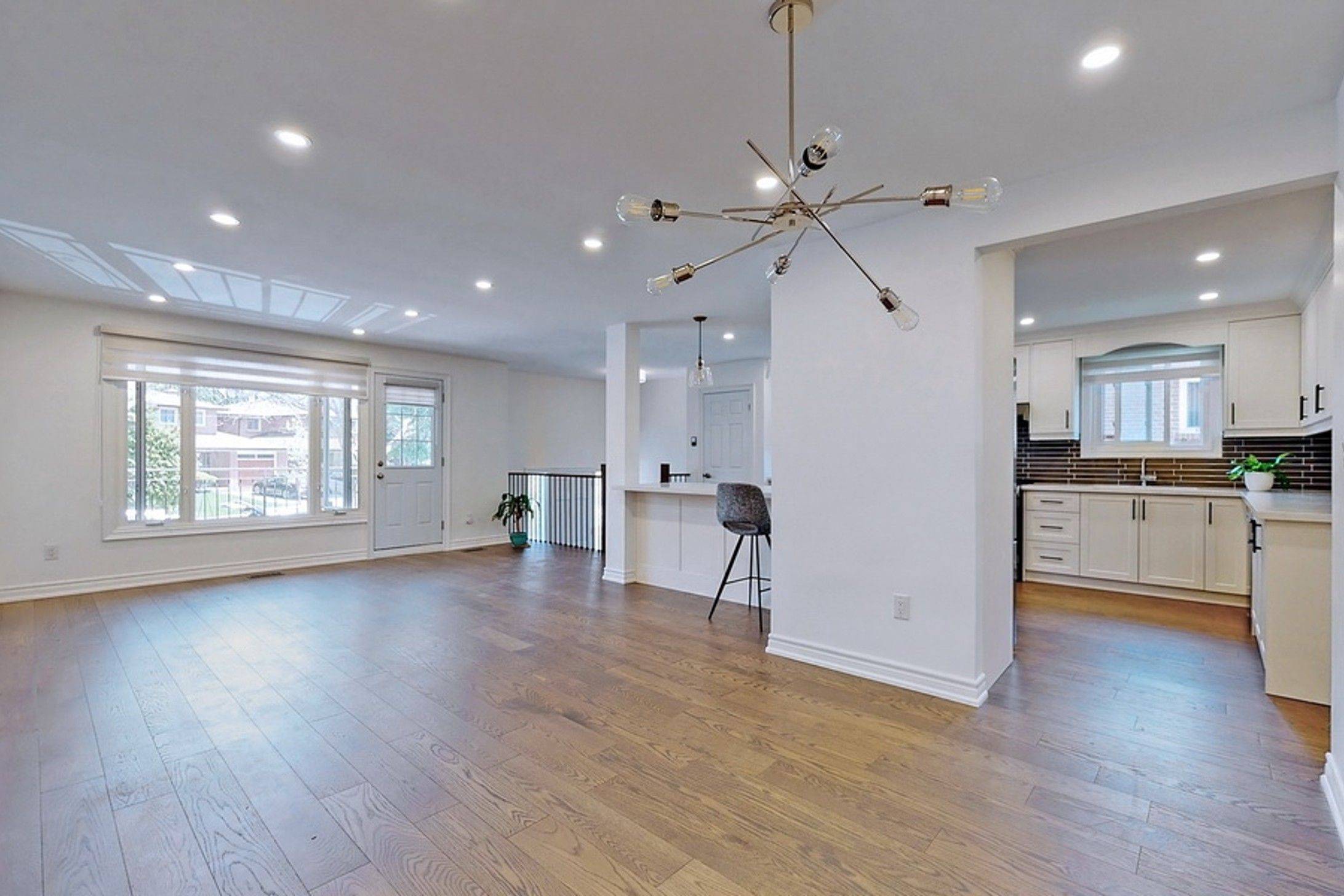 Toronto C15, ON M2H 1P4,22 Mallaby DR #Main