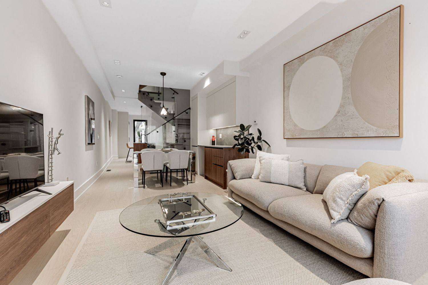 Toronto C01, ON M6G 3K1,673 Crawford ST