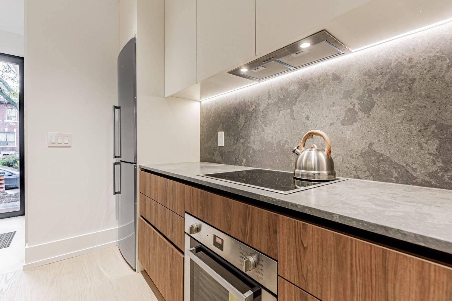 Toronto C01, ON M6G 3K1,673 Crawford ST