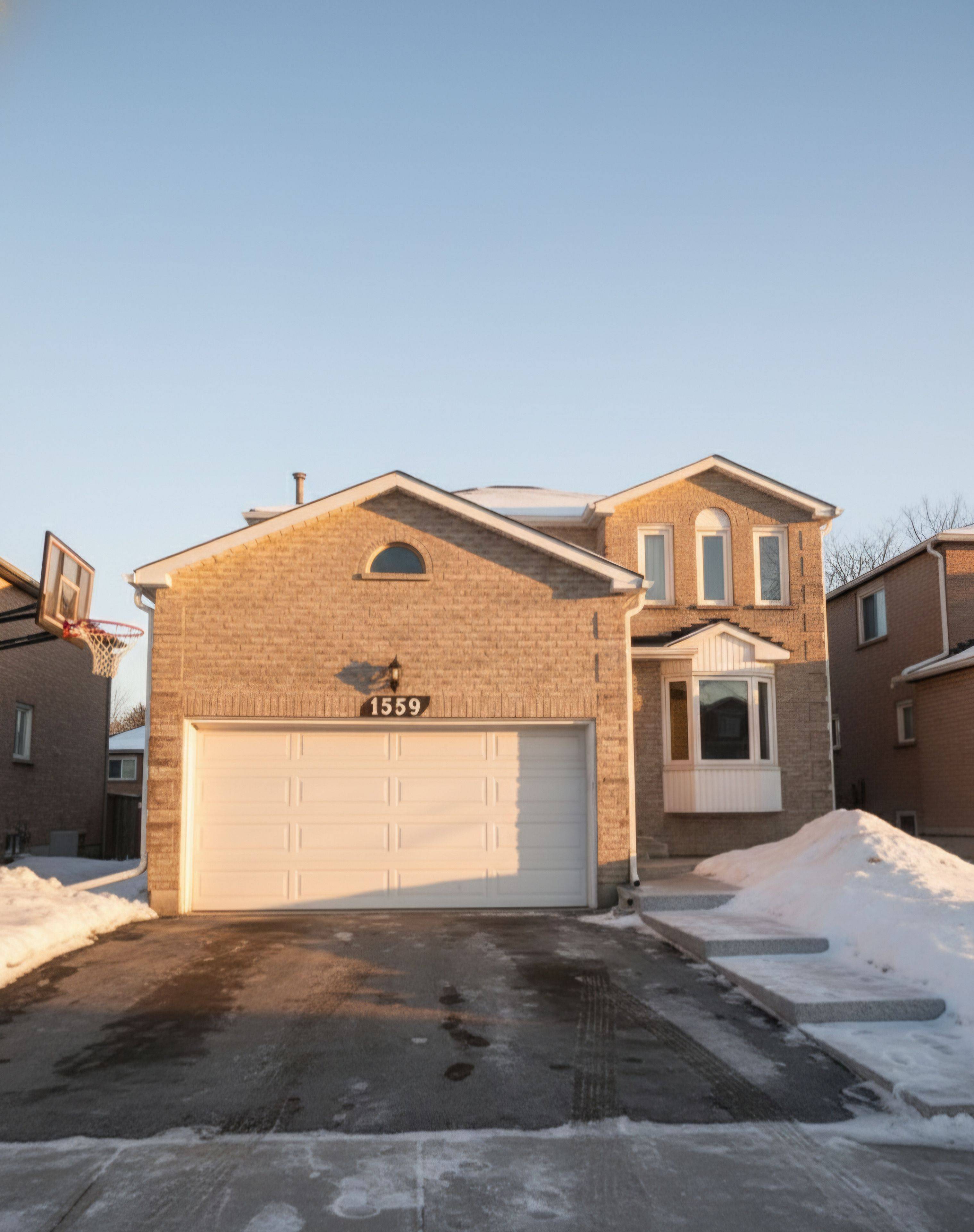 Pickering, ON L1X 2L8,1559 Dellbrook AVE
