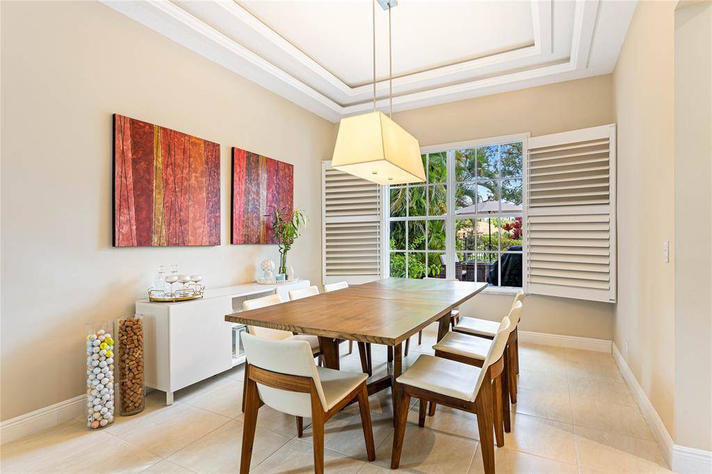 Weston, FL 33327,2527 Montclaire Cir