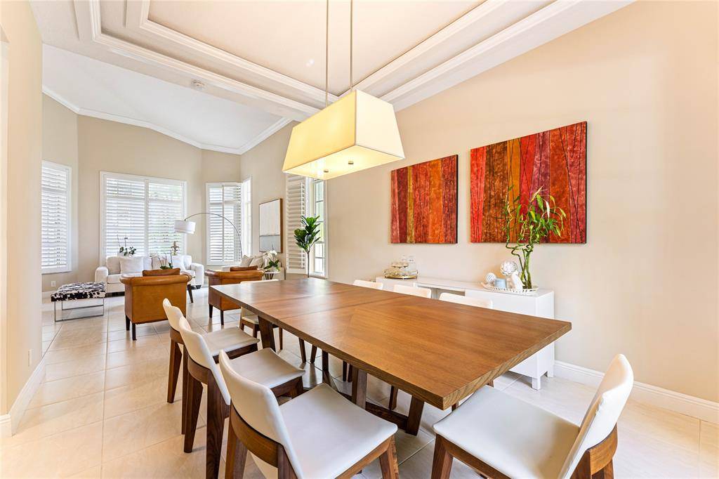 Weston, FL 33327,2527 Montclaire Cir