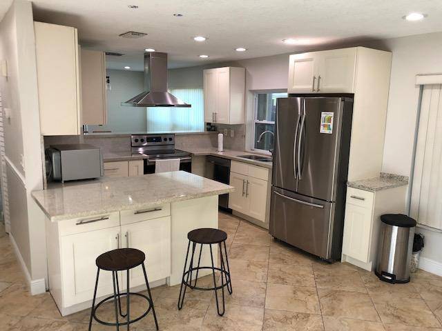 Hollywood, FL 33026,60 Forest Cir