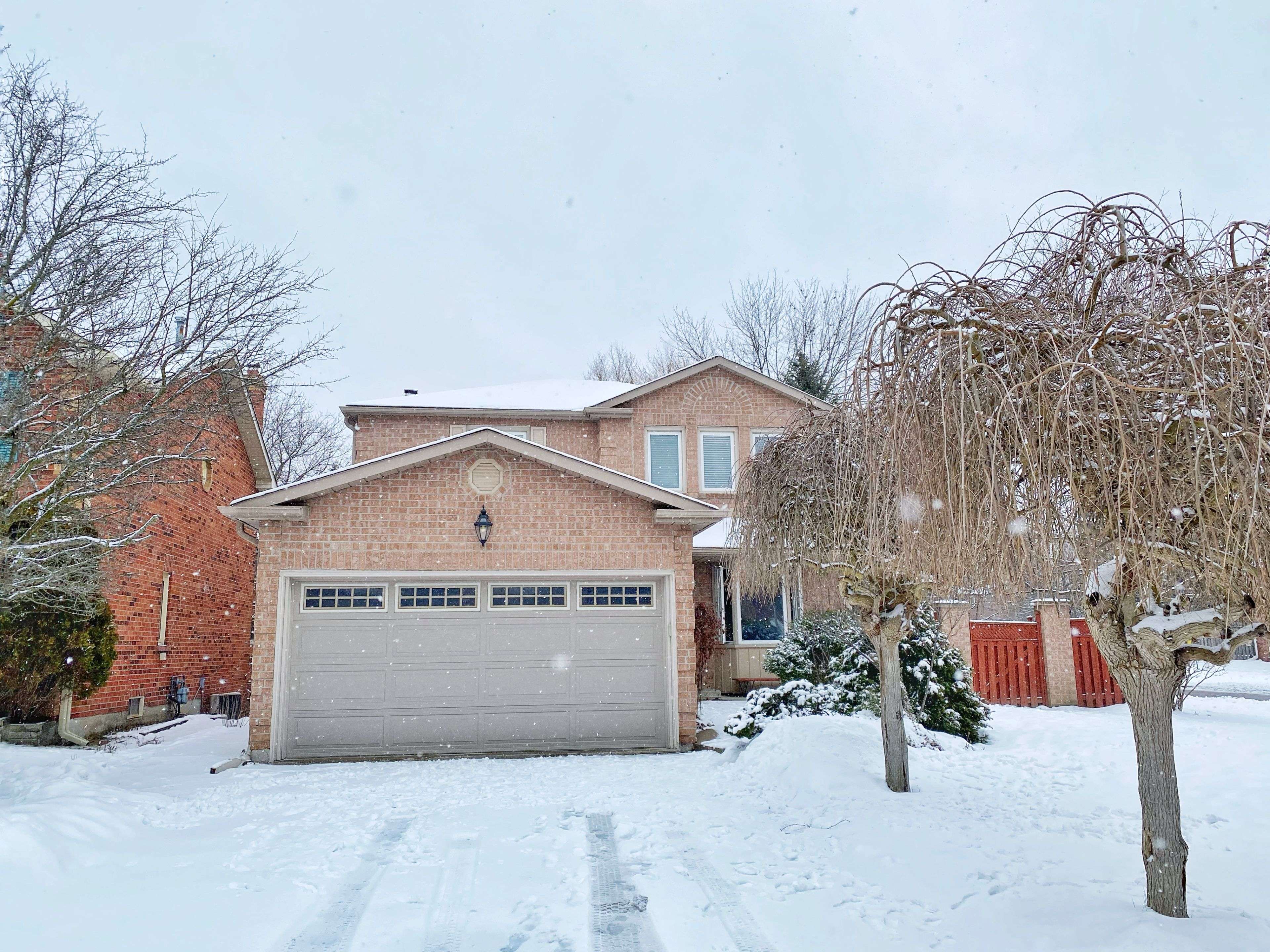 Aurora, ON L4G 6C1,1 Teasdale CT