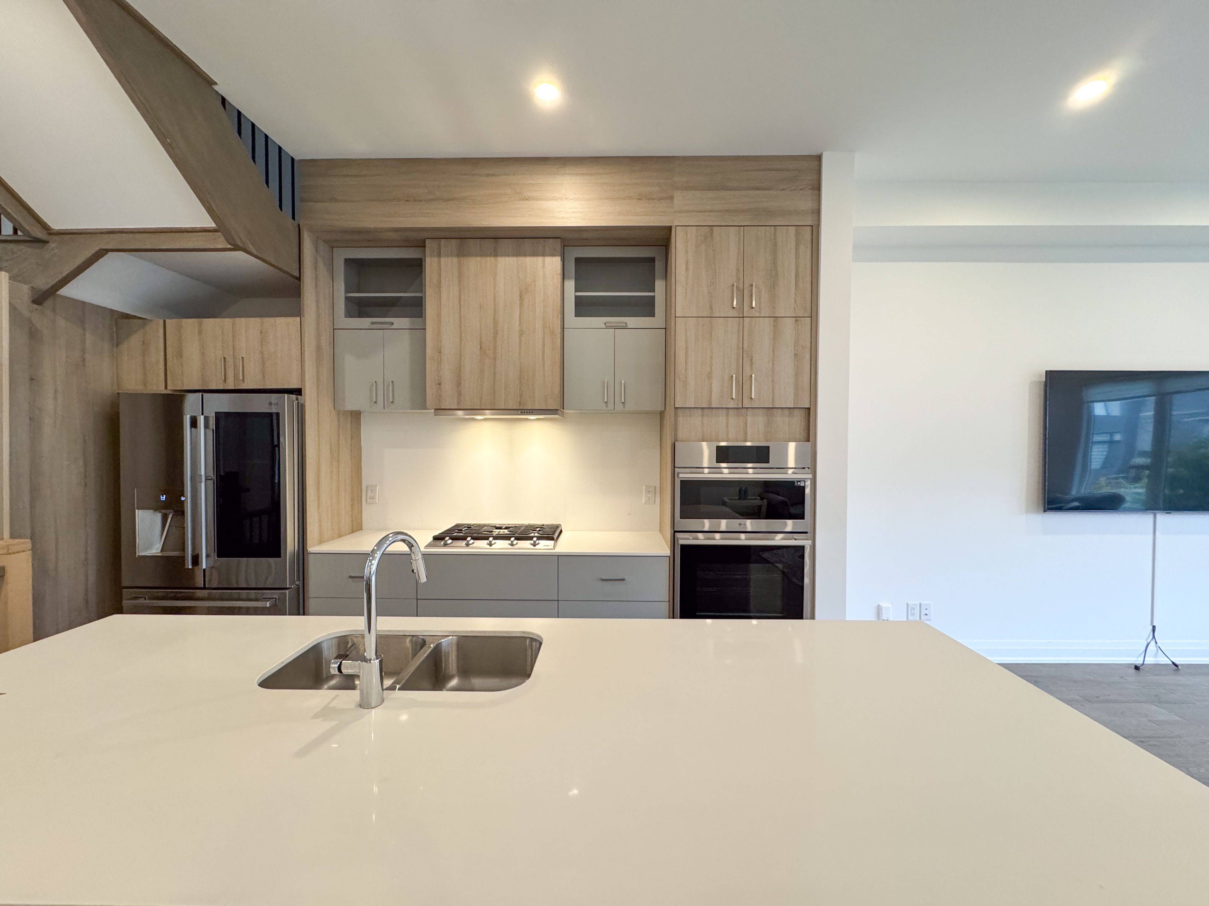 Richmond Hill, ON L4C 7V8,22 Direzze CT #Main + Upper