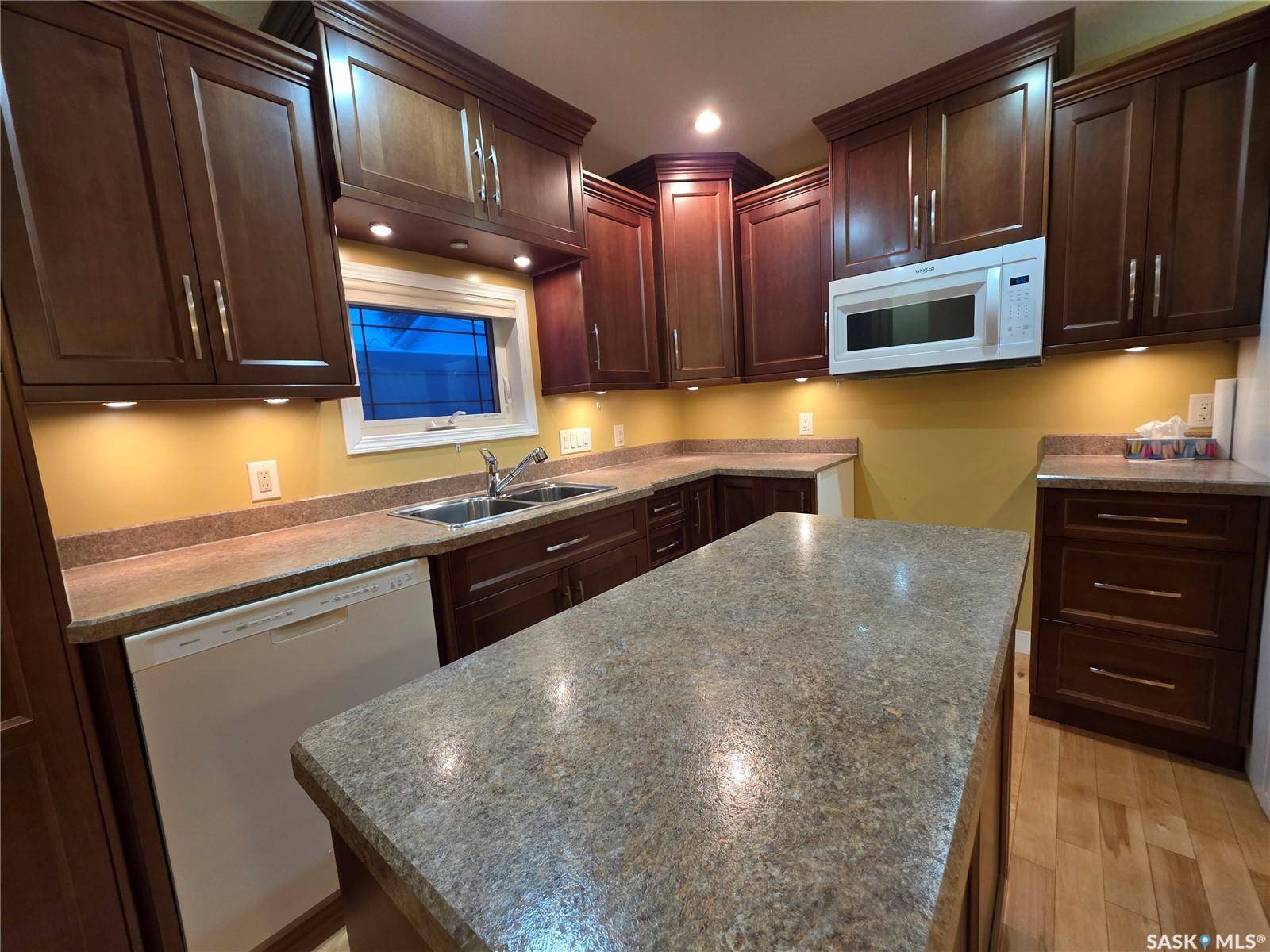 Swift Current, SK S9H 5N6,930 North STREET