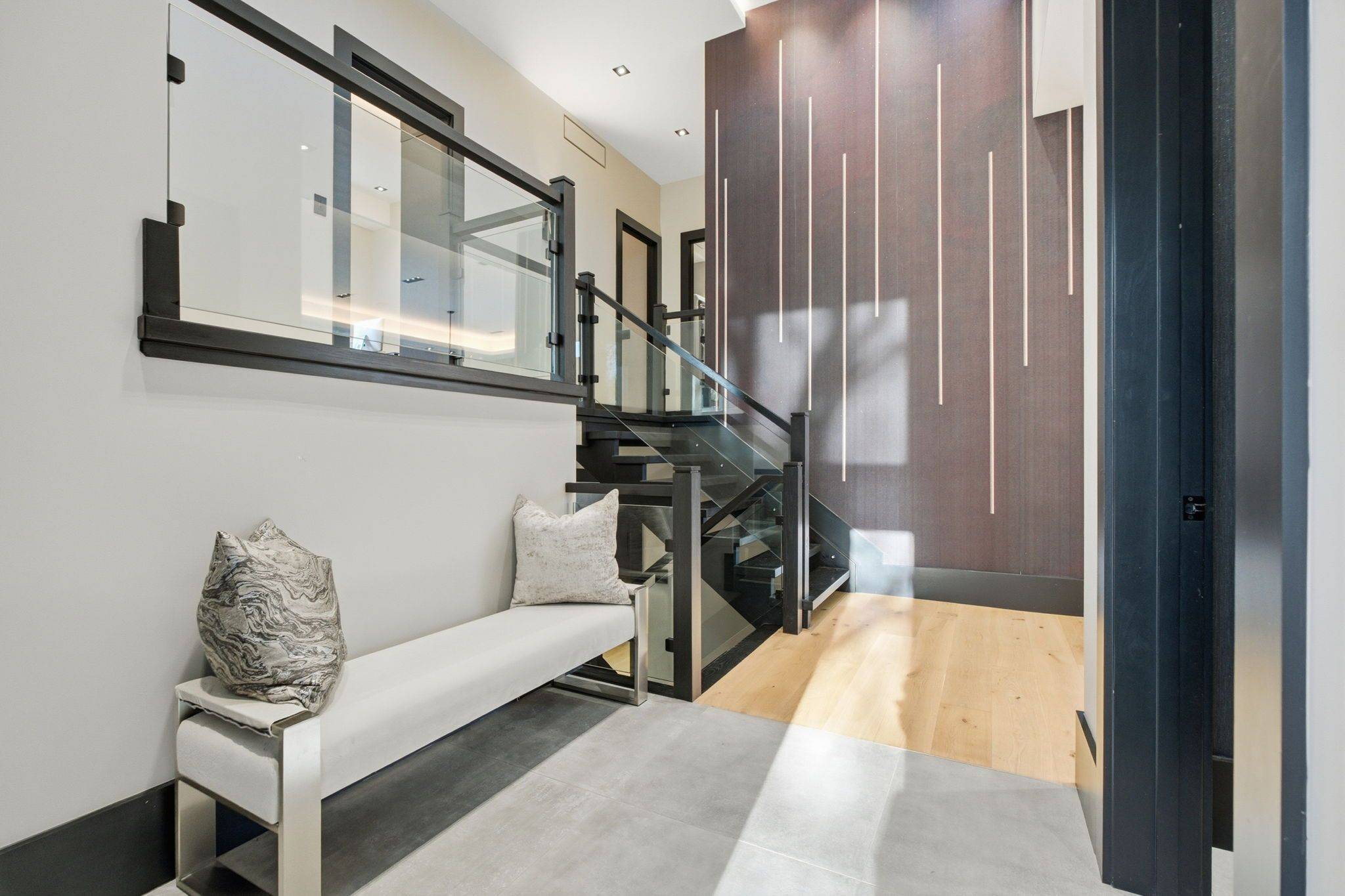 Toronto W08, ON M9A 4A6,62 Edenvale CRES