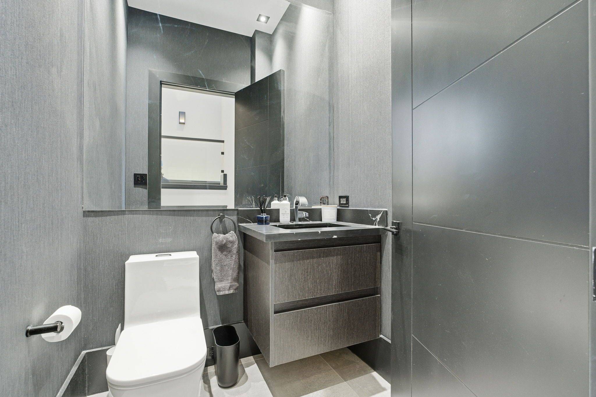 Toronto W08, ON M9A 4A6,62 Edenvale CRES