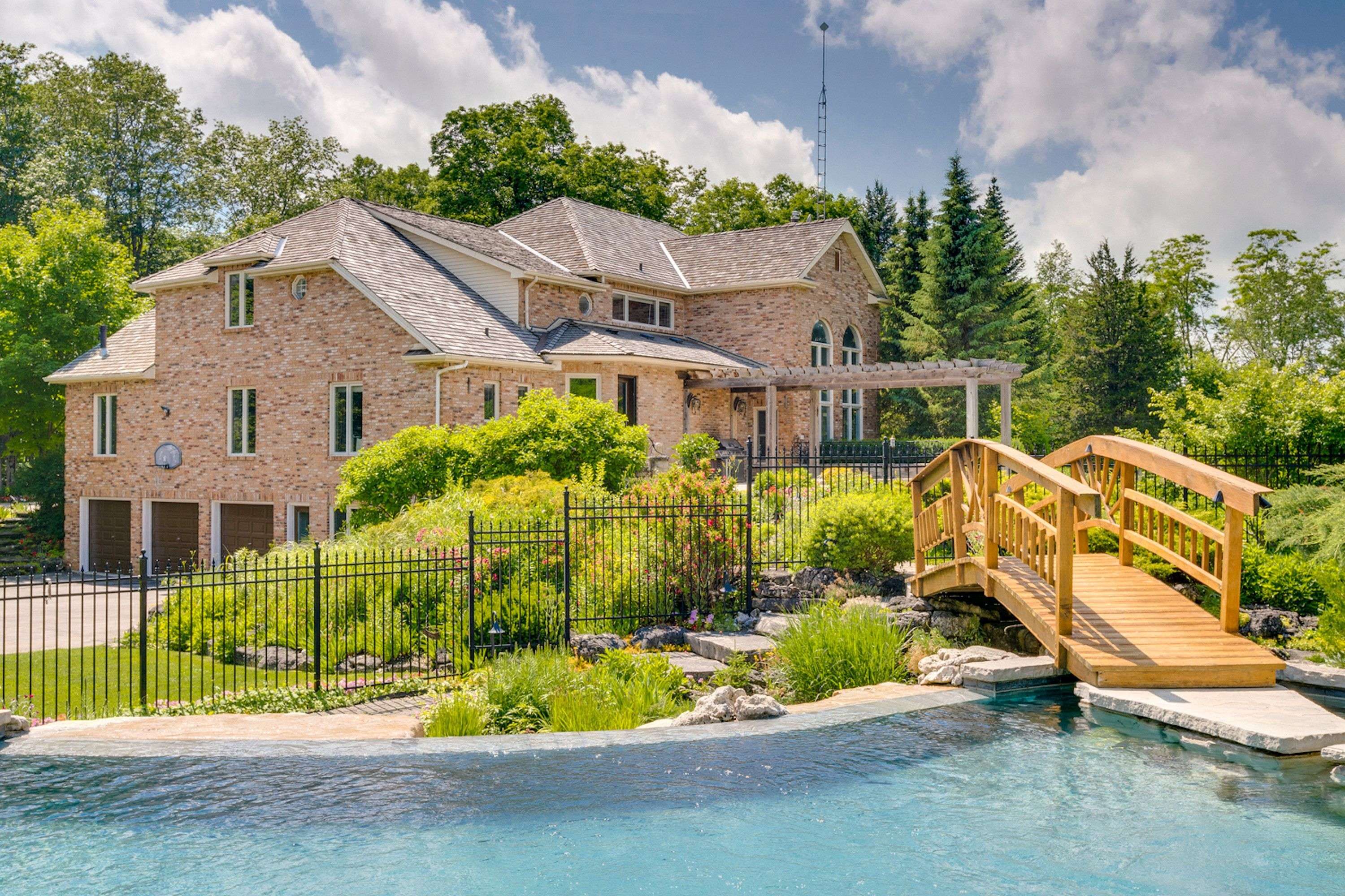 Milton, ON N0B 2K0,13701 fourth line nassagaweya N/A