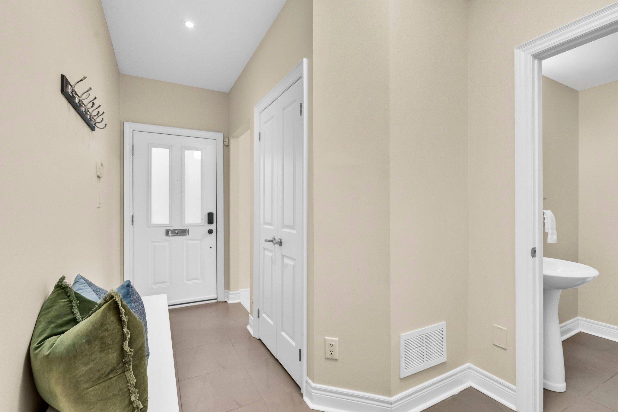 Mississauga, ON L4X 0A3,1812 Burnhamthorpe RD E #80