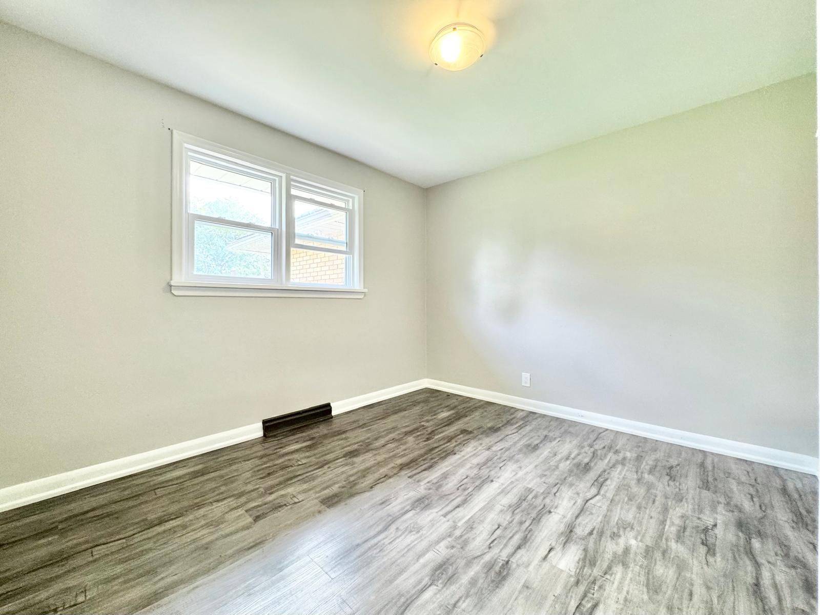 Welland, ON L3C 5K1,115 MARIGOLD ST #MAIN