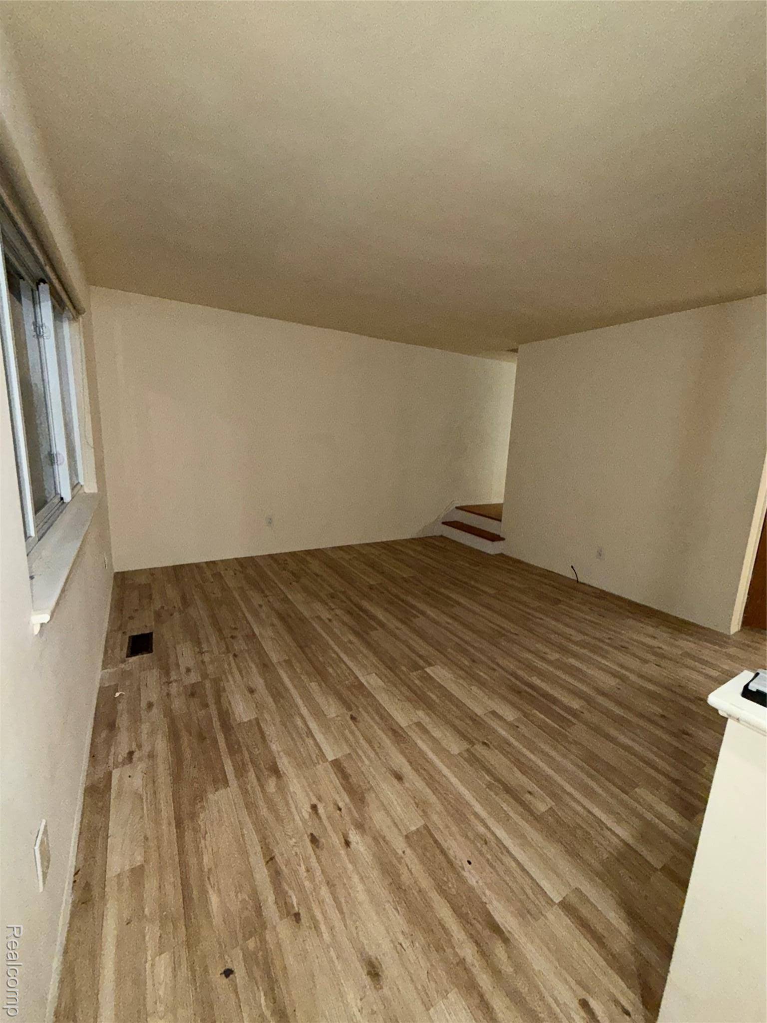 Mt. Clemens, MI 48043,144 Parnacott DR