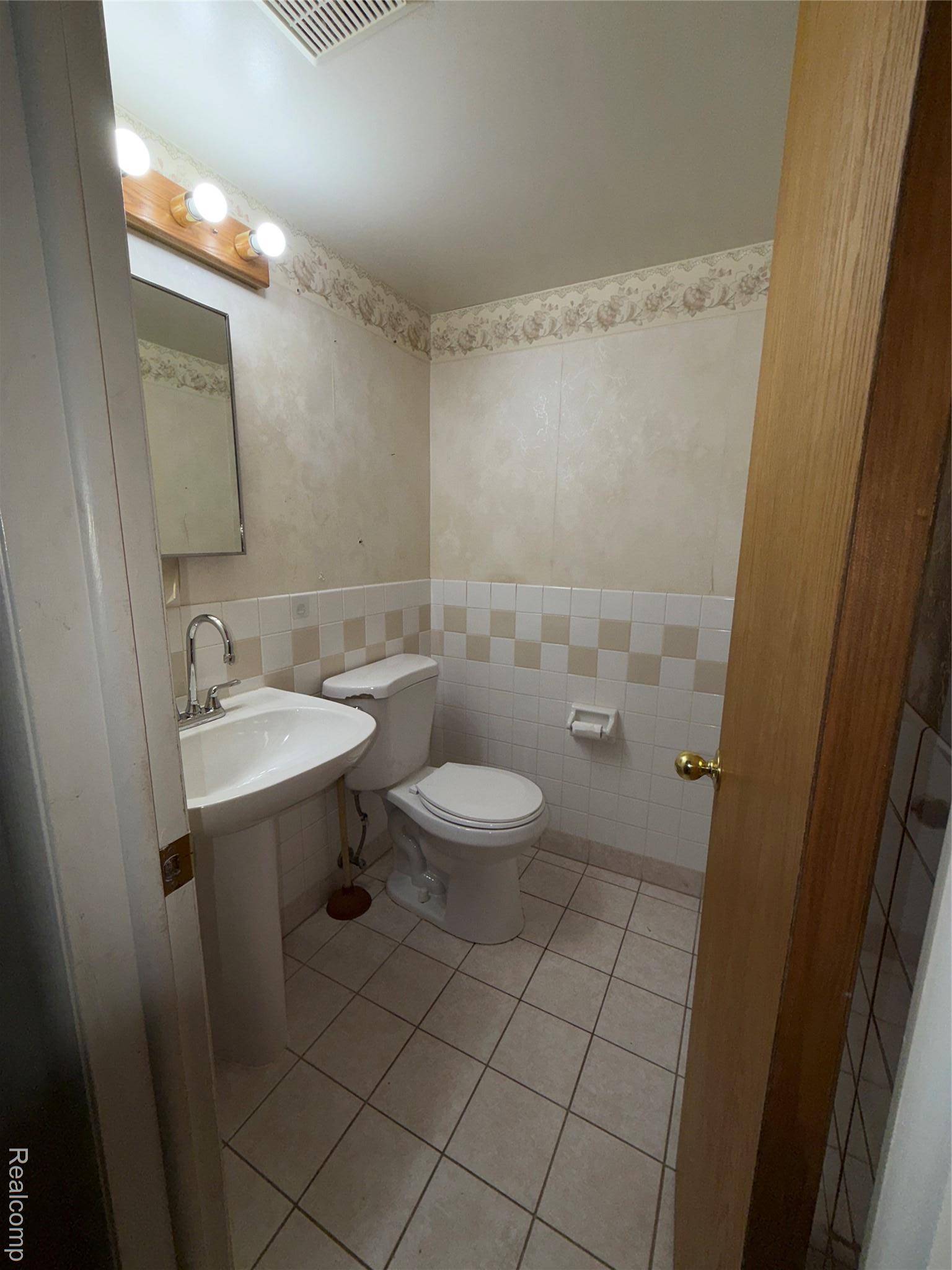 Mt. Clemens, MI 48043,144 Parnacott DR