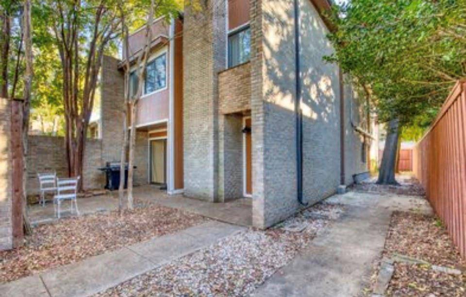 Dallas, TX 75244,4926 Thunder Road