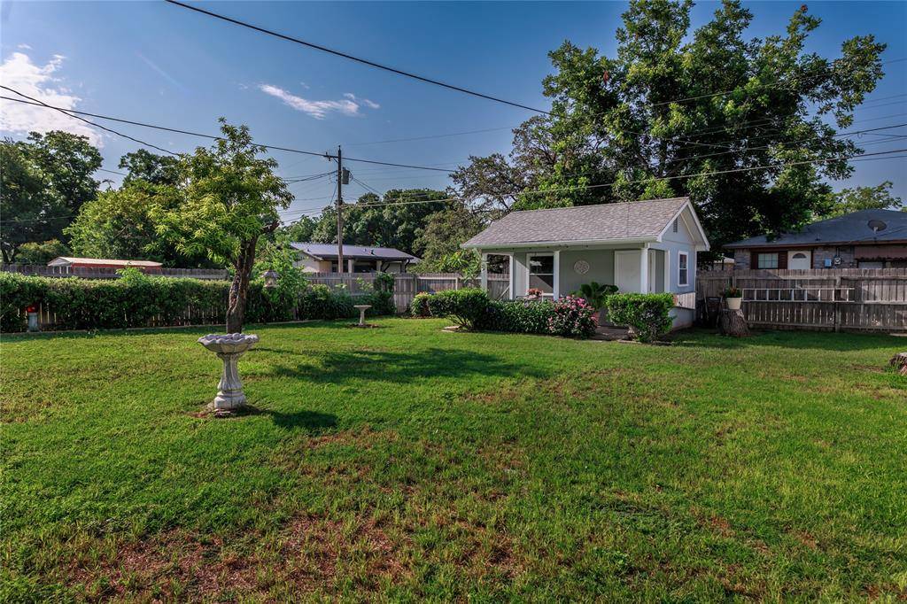 Brady, TX 76825,805 W 15th Street