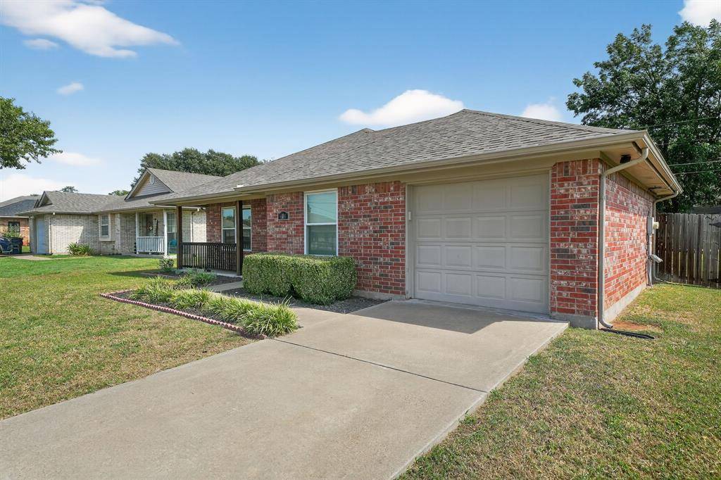 Cleburne, TX 76033,604 Mcanear Street