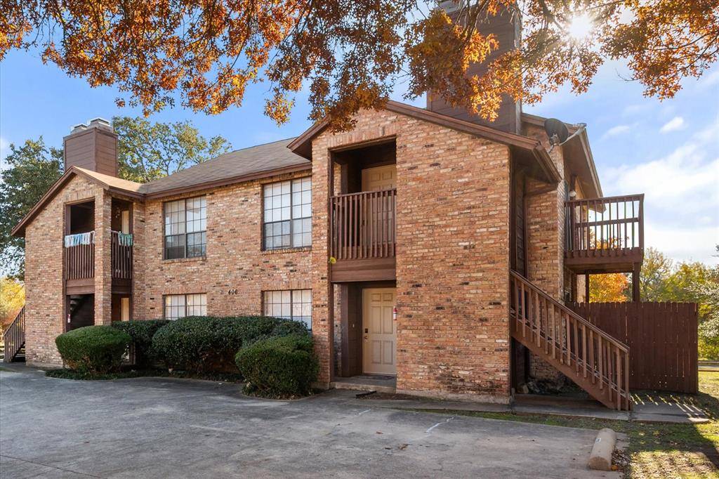 Euless, TX 76039,406 E Denton Drive #35