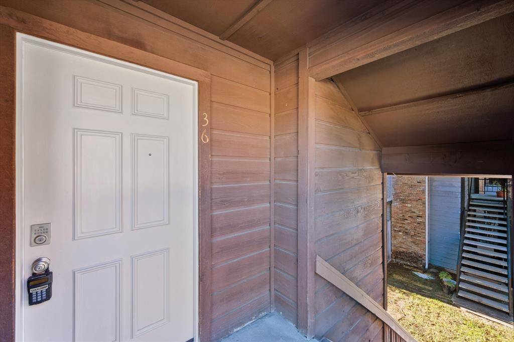 Euless, TX 76039,406 E Denton Drive #35