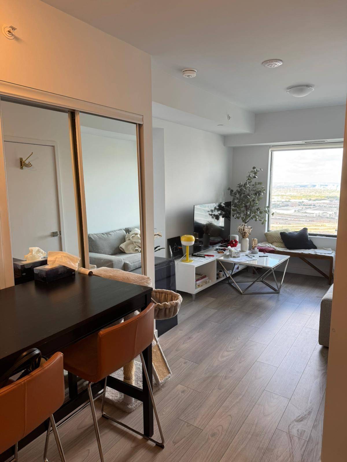 Vaughan, ON L4K 0P4,2920 Hwy 7 HWY #4408