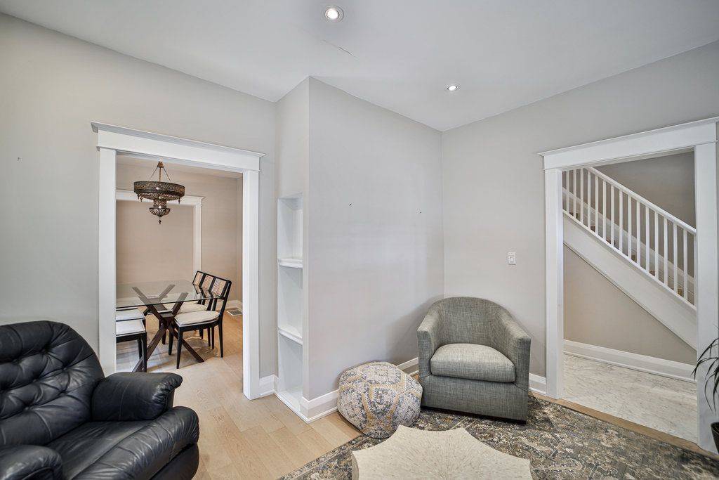 Oakville, ON L6K 3J2,128 Chisholm ST