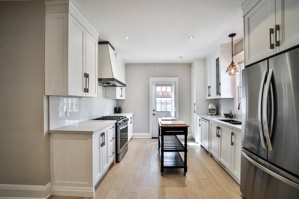 Oakville, ON L6K 3J2,128 Chisholm ST