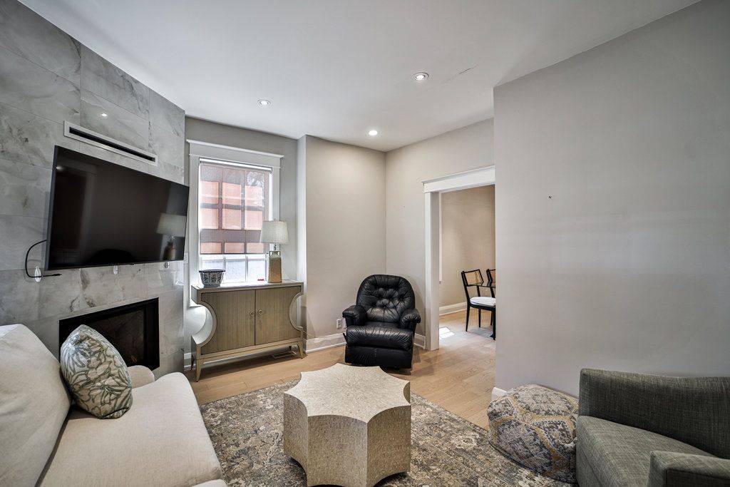 Oakville, ON L6K 3J2,128 Chisholm ST