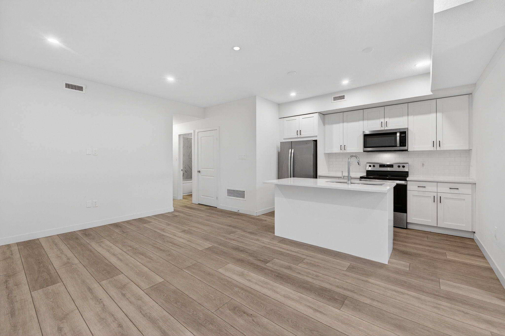 Cambridge, ON N1P 1J6,405 Myers RD #1