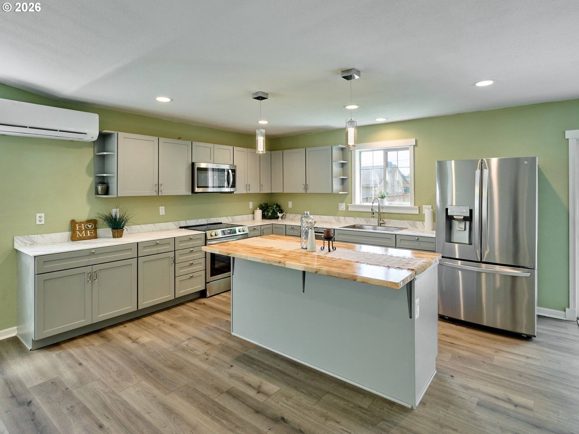 Salem, OR 97301,408 CLARA CT