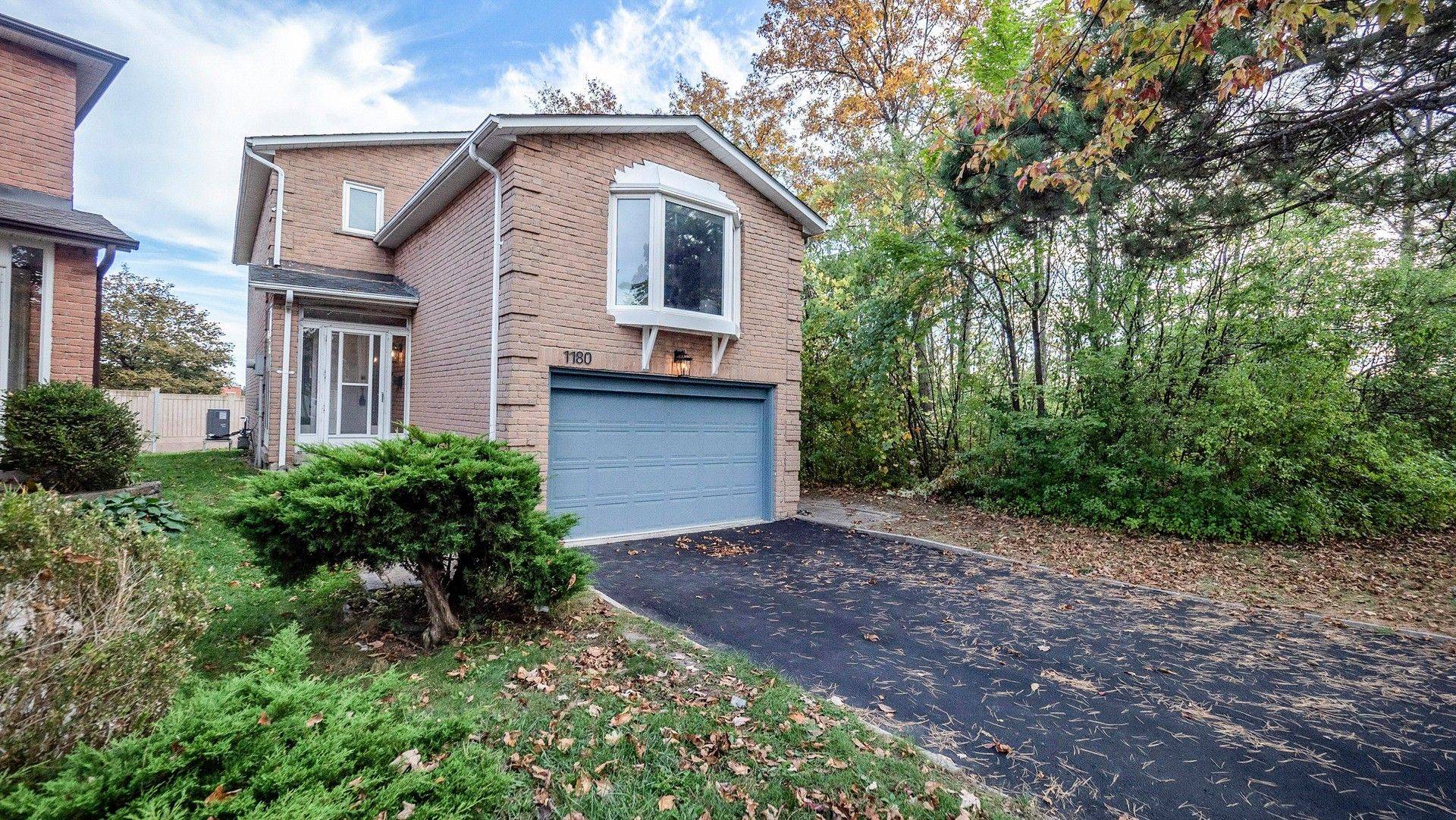 Mississauga, ON L5C 3P3,1180 Shagbark CRES