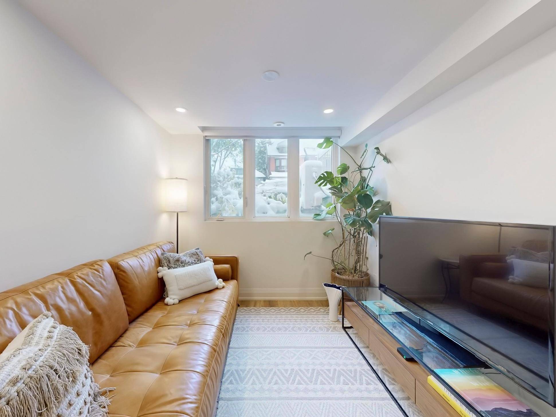 Toronto W02, ON M6P 3N1,351 Wallace AVE #163