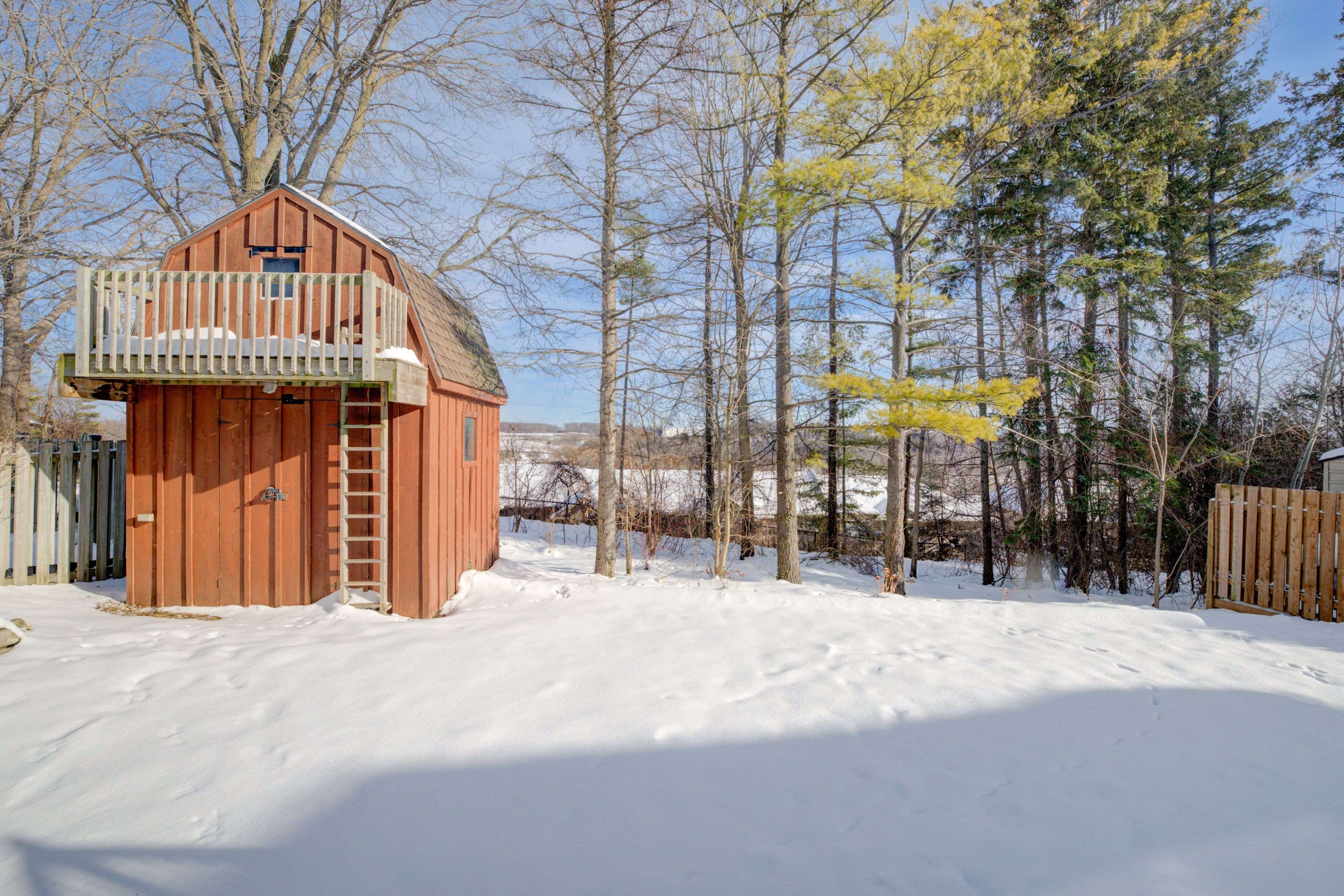 Waterloo, ON N2A 3G9,33 Tinatawa CT