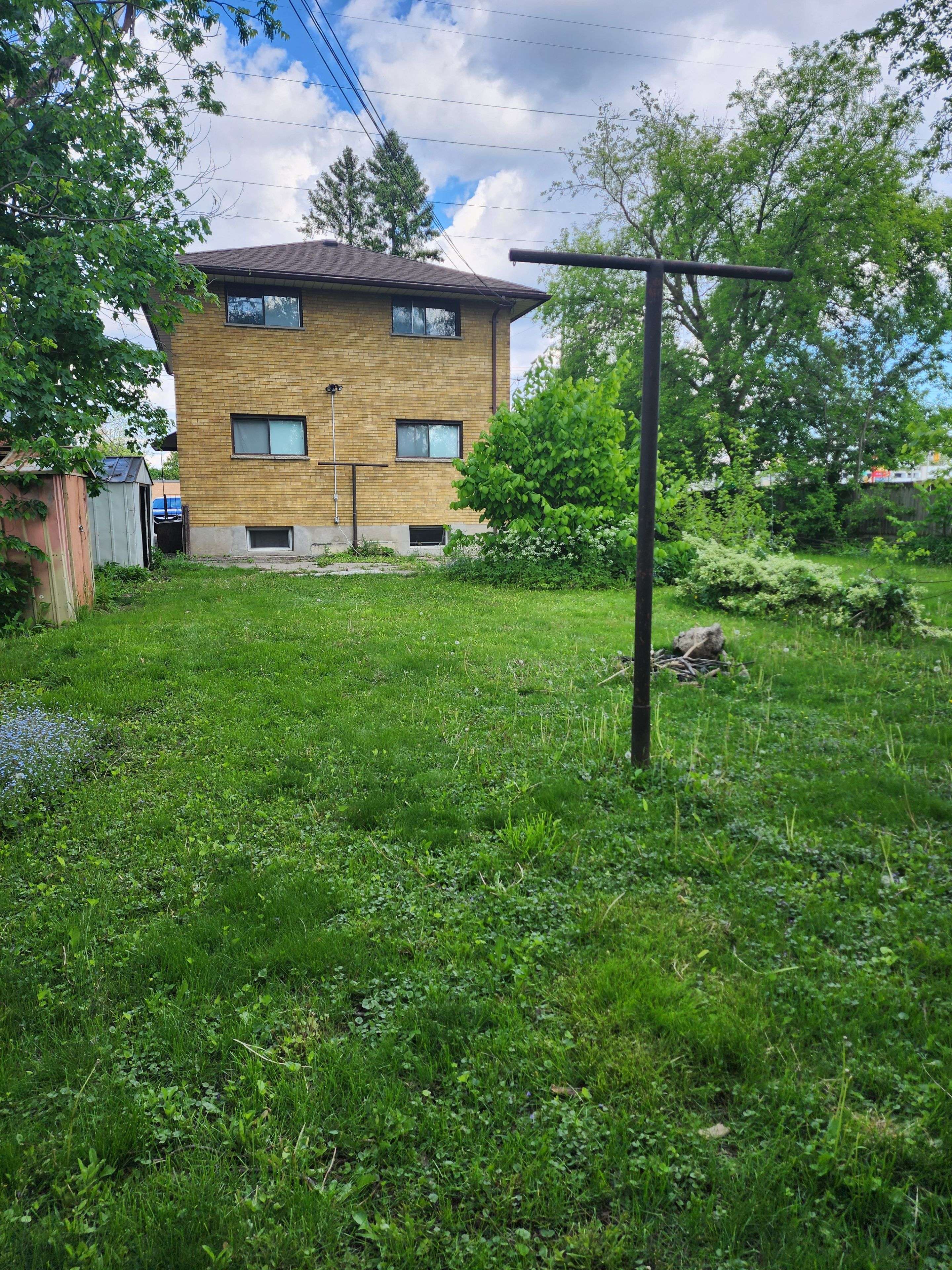 London East, ON N5W 4T2,433 Second ST