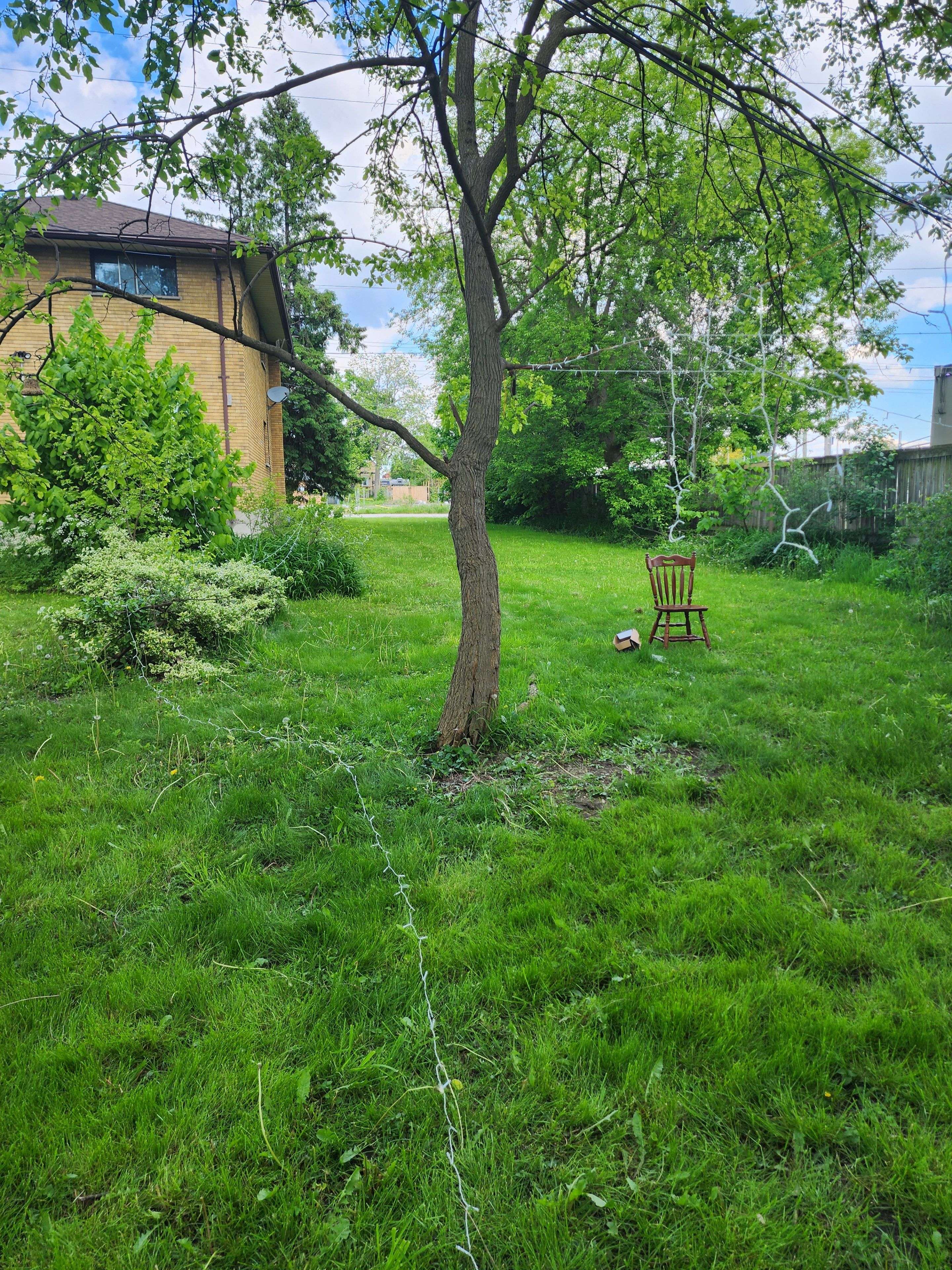 London East, ON N5W 4T2,433 Second ST