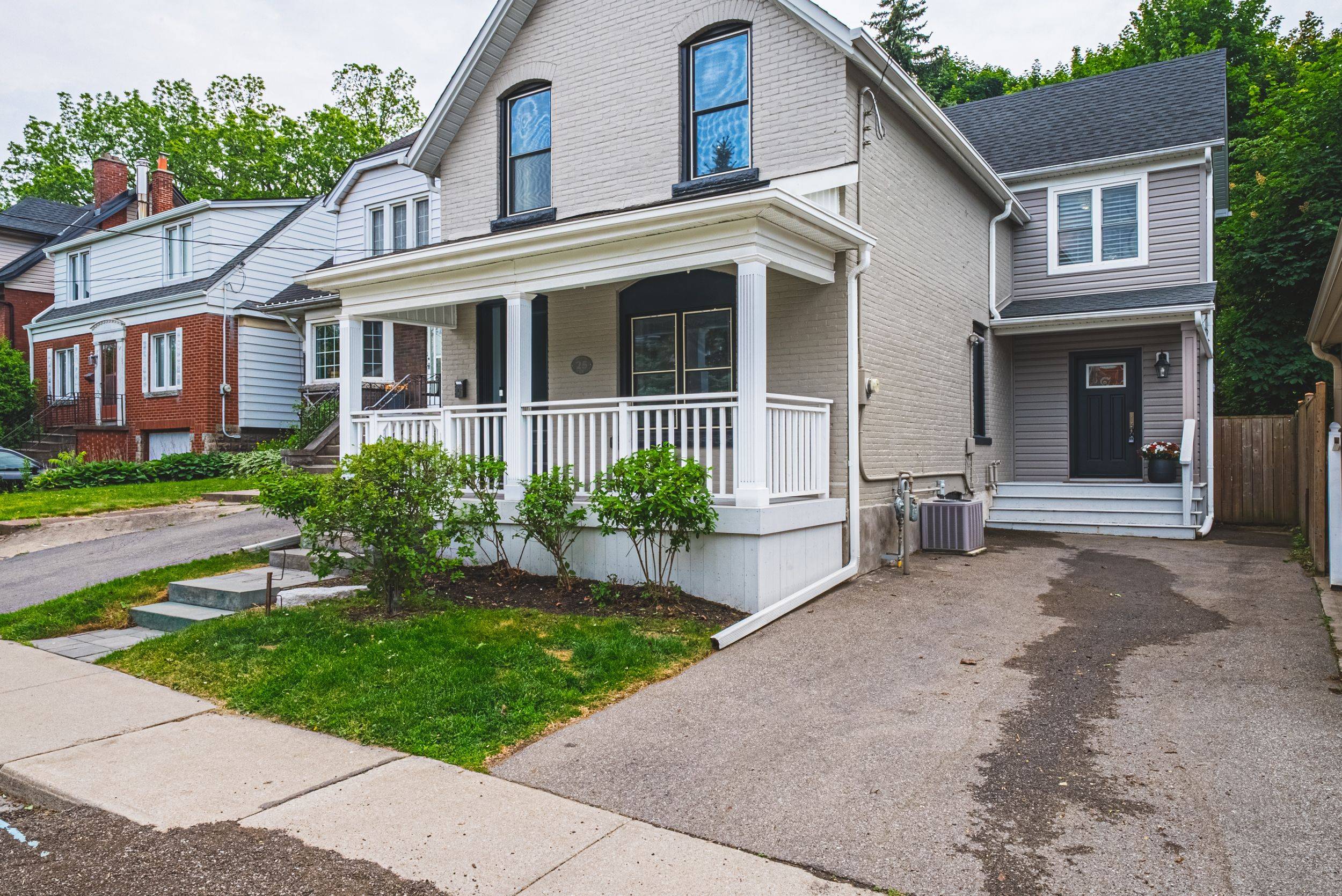 Hamilton, ON L8P 2V6,25 Orchard HL