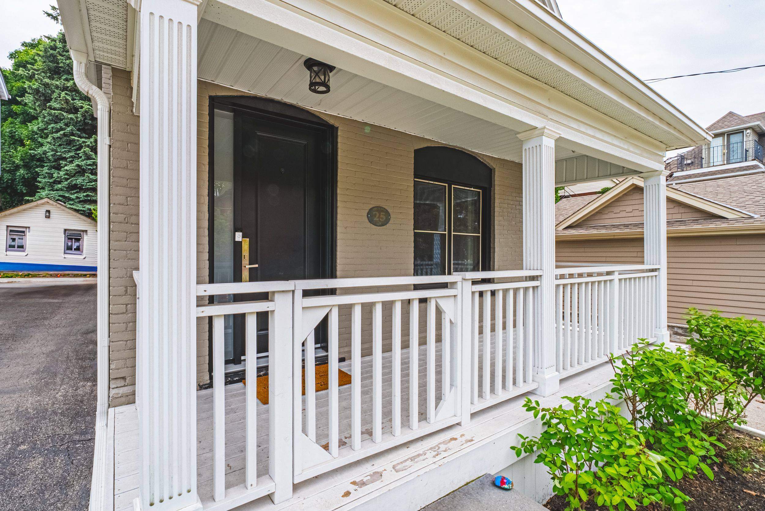 Hamilton, ON L8P 2V6,25 Orchard HL