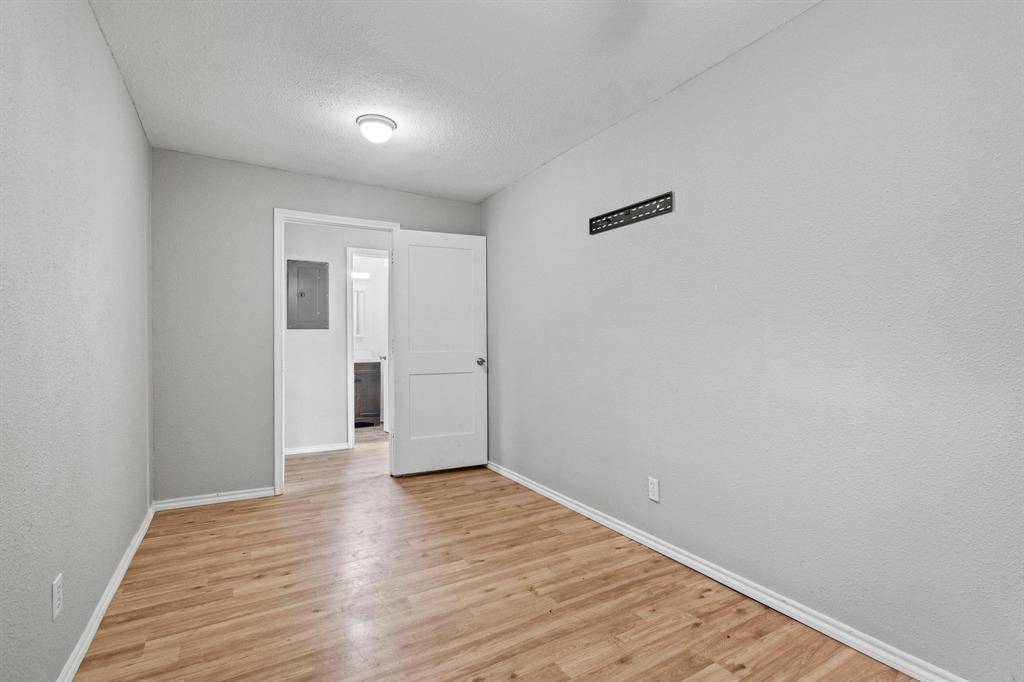 Denison, TX 75020,701 W Hull Street #101-2