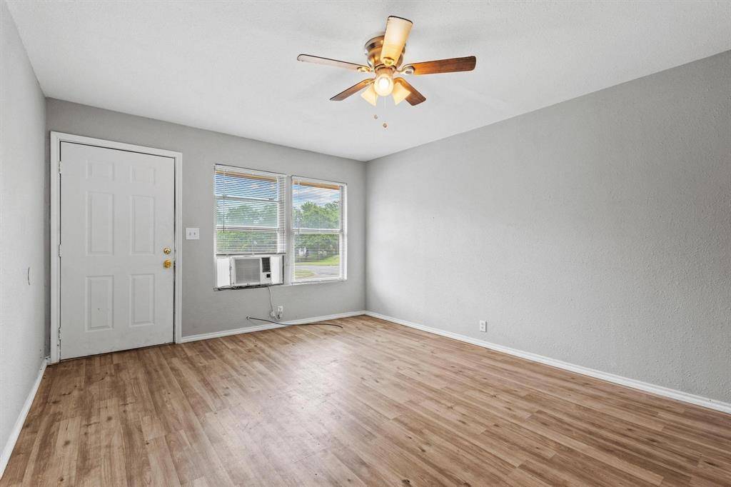 Denison, TX 75020,701 W Hull Street #101-2