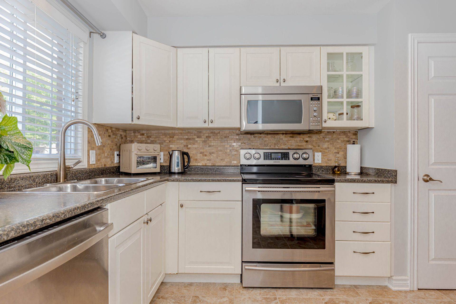 Niagara Falls, ON L2H 2X6,8136 Coventry RD #66