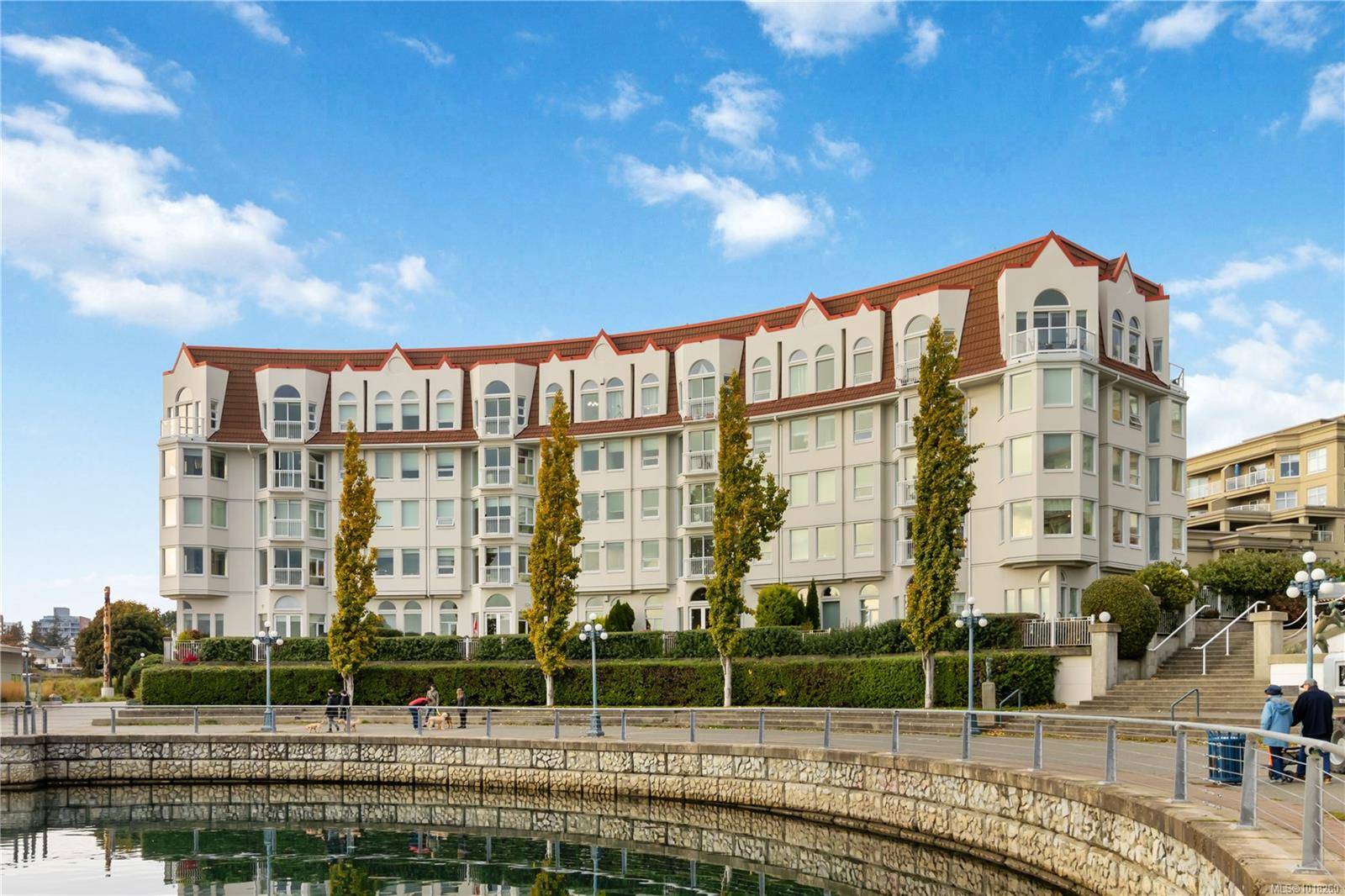 Victoria, BC V9A 7J9,11 Cooperage Pl #405