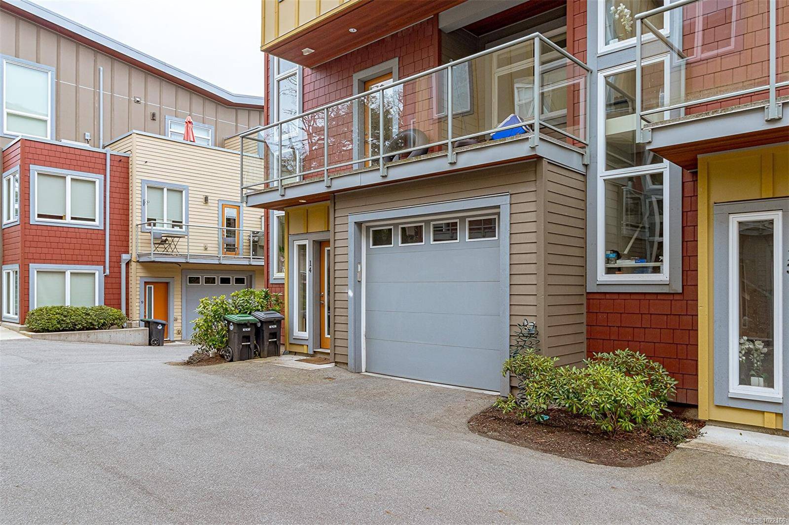 View Royal, BC V9B 1G3,235 Island Hwy #14