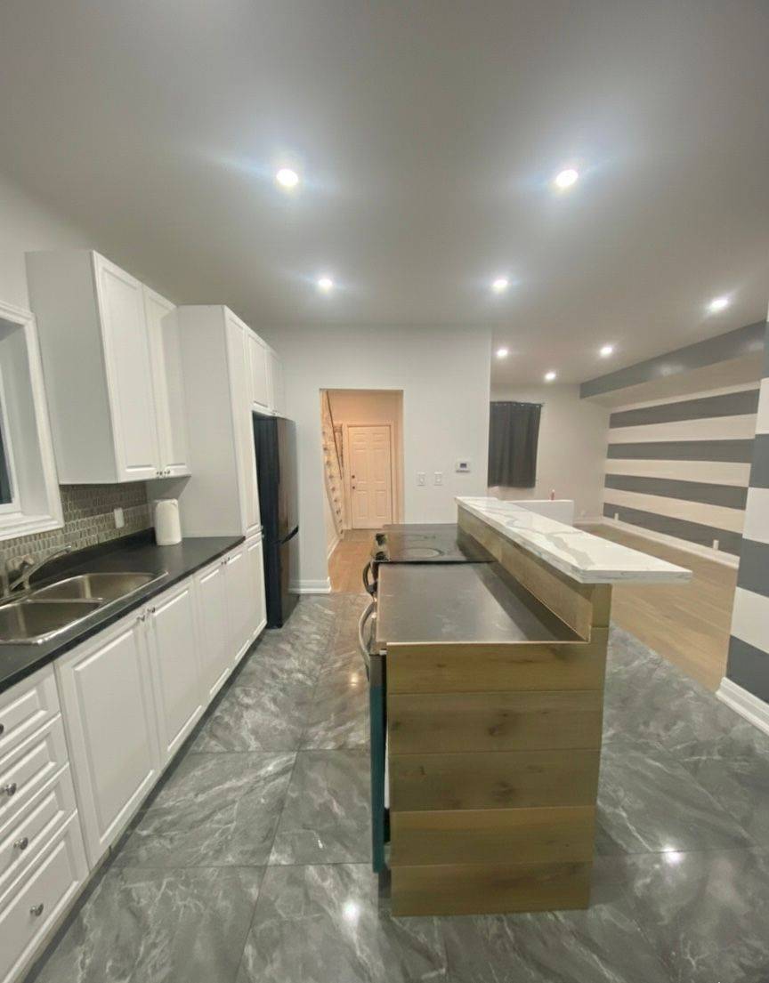 Peterborough, ON K9H 3V5,636 Union ST