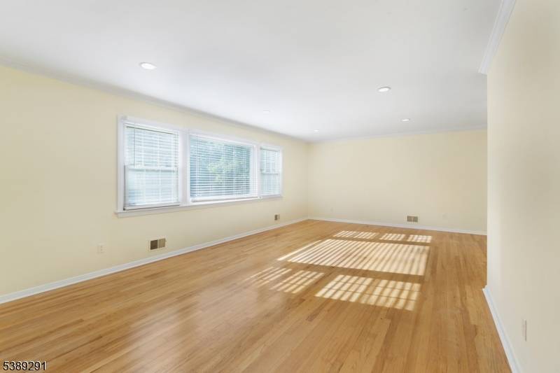 Berkeley Heights Twp., NJ 07922,56 Valley Rd