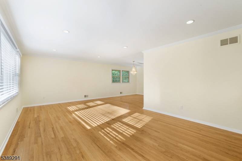 Berkeley Heights Twp., NJ 07922,56 Valley Rd