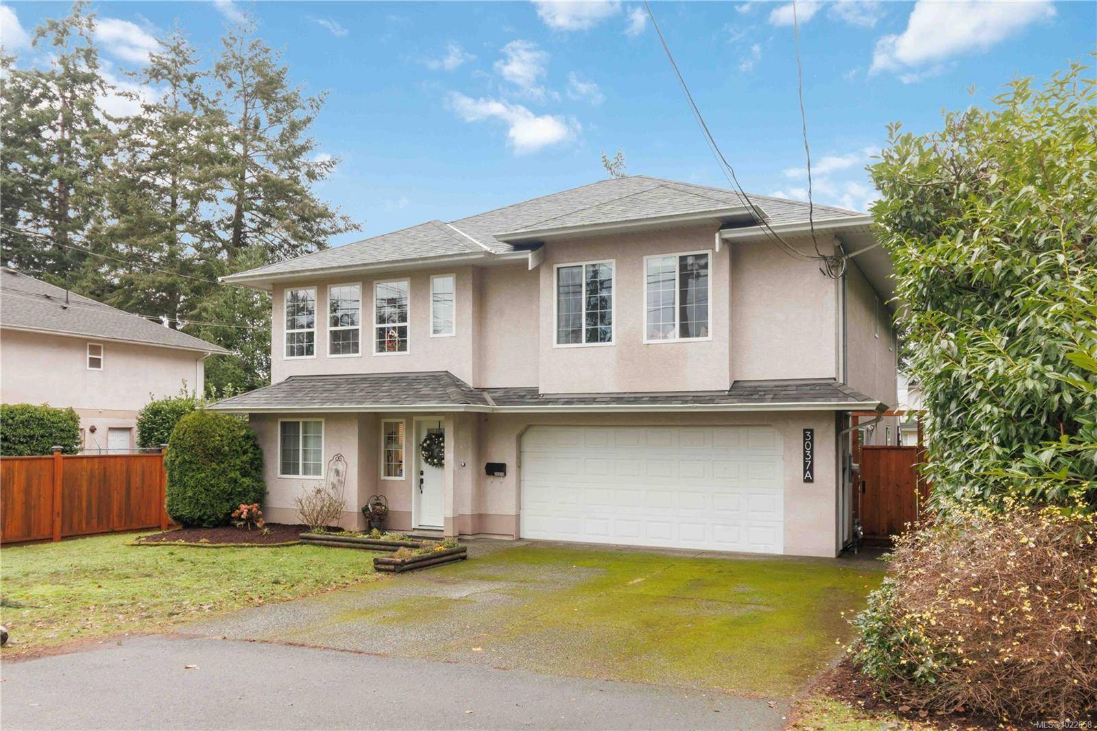 Colwood, BC V9B 2L3,3037 Pickford Rd #A